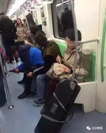 娱乐吃瓜酱上海地铁,娱乐吃瓜酱带你探秘都市生活百态